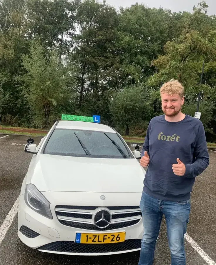 Geslaagde leerling Liam uit Katwijk bij rijschool Leiden Het Groene Rijden